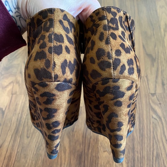 Madden girl cheetah wedge booties size 7.5 - Picture 4 of 8